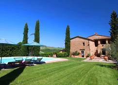 Attractive Farmhouse in Montalcino With Private Terrace - Montalcino - Pool