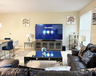Oasis Royale @ Laurel Maryland \ntwo Bedroom Luxury Apartment - Laurel - Living room