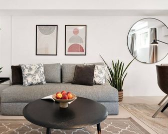 Sanders Charm - Cozy One-Bedroom Apartment with Shared Garden - Copenhagen - Living room