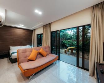 Kranji Sanctuary Resort - Singapore - Living room