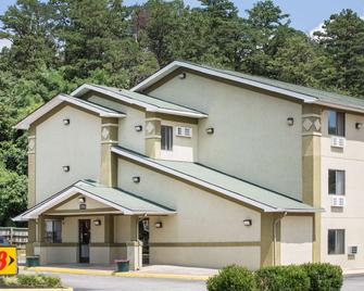 Super 8 by Wyndham Salem VA - Salem - Rakennus