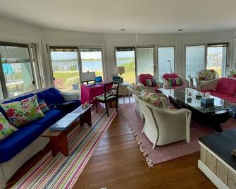 Fantastic Family House! Mantoloking . Barnegat Bay -- Short Walk to the Beach! - Mantoloking - Pokój dzienny