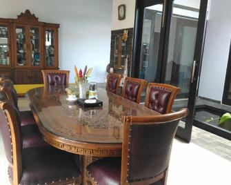 Meuthia Homestay - Sawah Lunto - Comedor