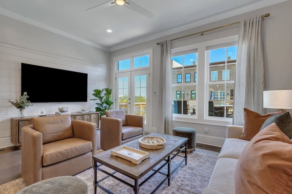 Waterside Retreat, Steps to River Street - סאוואנה - סלון