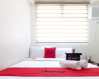RedDoorz Plus @ Urban Deca Tower Edsa 2 - Mandaluyong - Slaapkamer