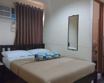 Calamba Pension Plaza - Calamba - Habitación