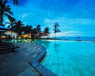 Sutra Beach Resort - Merang - Pool