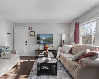 Tranquil 2br Apt Ne Mpls - 8073 Apt 4 - Mineápolis - Sala de estar