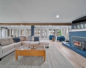 No Wake Zone: Lake Livingston Water Front Retreat - Trinity - Sala de estar