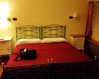 Hotel Principi D'Acaja - Turin - Bedroom