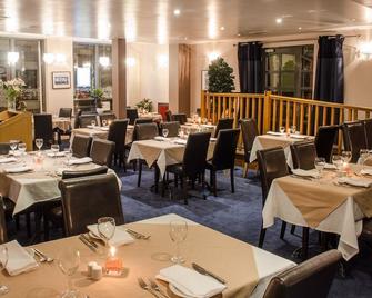 The Kings Head Hotel - אברגאבני - מסעדה