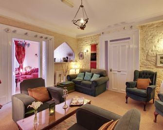 Robin Hill House - קוב - סלון