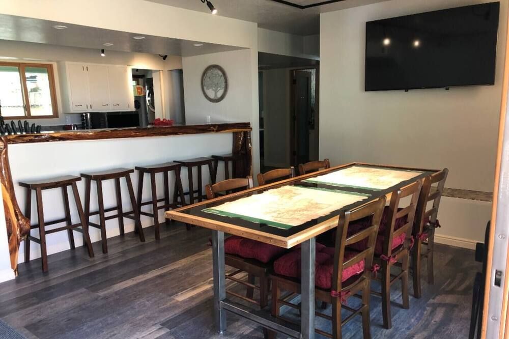 Restaurant view of Explore Zion Np! The Watchman View Haven & Tower