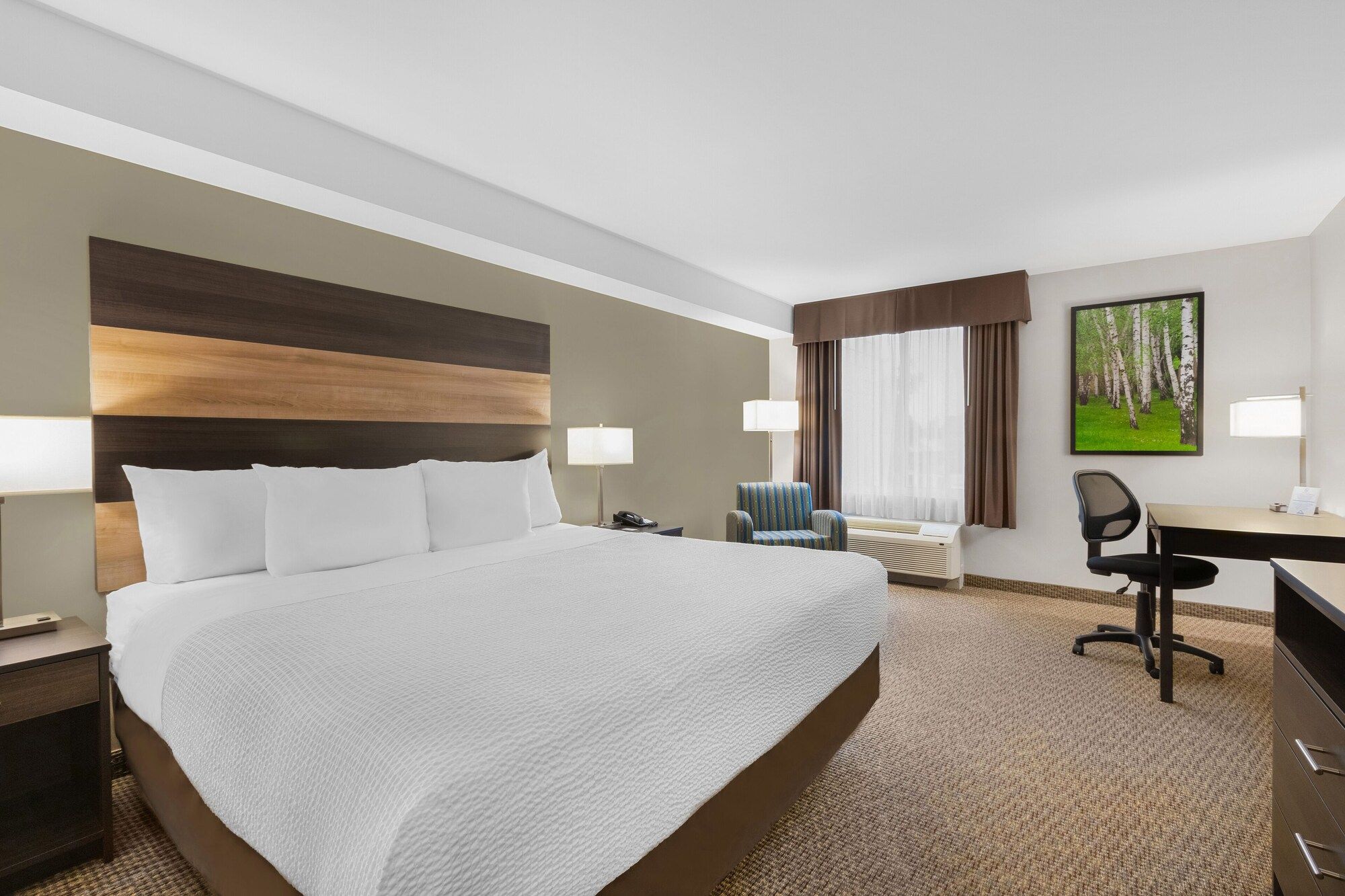 Days Inn & Suites by Wyndham Lindsay - Lindsay
