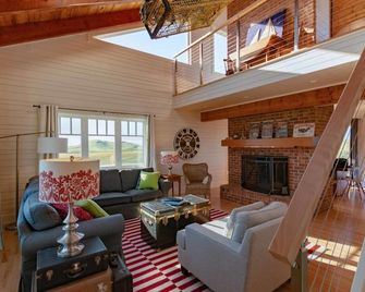 Sea Dunes Beach House Stunning Beach Front Luxury. Summer 2027 bookings open - Morell - Living room