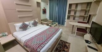 Hotel Apna Palace - Indore - Bedroom