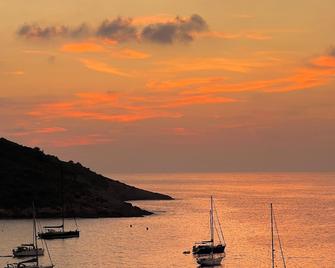 New Apartment 2 Bedrooms 2min. Walk From The Sea Swimming Pool Chauf4 Pers. - Galéria - Außenansicht