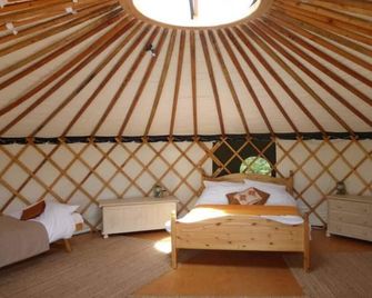 'Chestnut' Yurt in West Sussex countryside - Haslemere