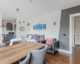 Bright 2 Bedroom Flat in Lambeth With Balcony - London - Dining room