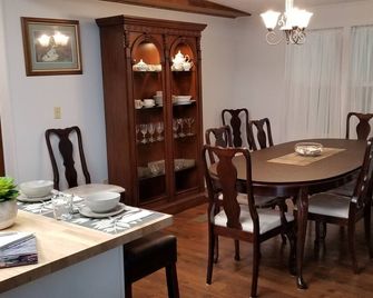 Sale!! Pool, Privacy & Family Fun! Mom's Manatee House. - Homosassa - Dining room