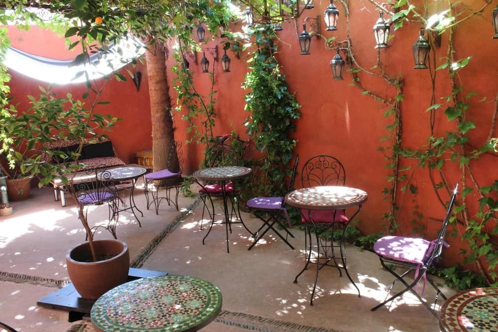 هوتل لا بوهيمي - قصرش - شرفة مرصوفة