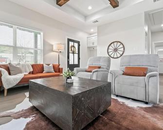 Buffalo Run Retreat, Family Friendly, Sleeps 6 - Granbury - Sala de estar