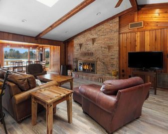 The Lakehouse at Twisted Oak - Mineola