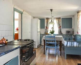Cozy home in Kristinehamn with WiFi - Kristinehamn - Jídelna