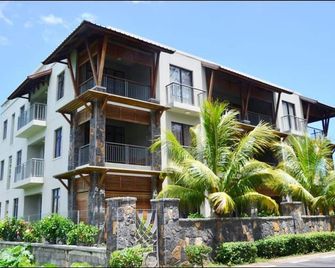 West Terraces Residence No 5 With Seafront - Licensed By Tourism Authority 13516 - Flic en Flac - Bâtiment