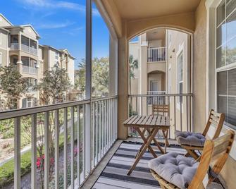 Disney 2 miles w/Heated Pool, water park, basketball tennis courts, game room - Celebration - Balcony