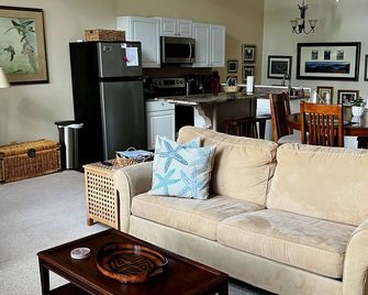 Lake Cottage With Deck - 5 Star - 2 Kayaks - Paddle Boat-40 Minutes to Columbia - Gilbert - Sala de estar