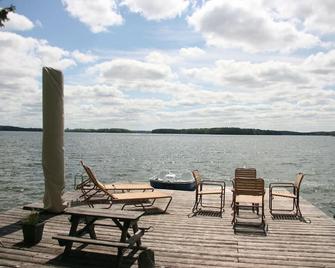 Four Season Waterfront Cottage On Lake Eugenia - Flesherton - Patio