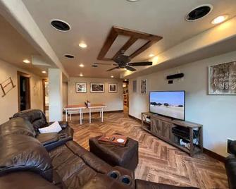 Aspen Grove Elite Farmhouse With Full Concierge - Thayne - Living room