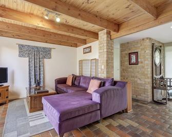 Bungunyah Apartments: Kaori - Croydon - Living room