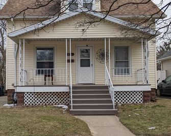 Aunt Rose's 3 BR sleeps 6 adults and 6 kids, 2 per bed. - Monroe - Edificio