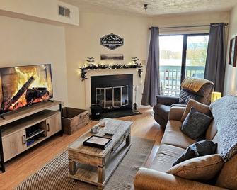 Free Firewood, Mt Views, Skiing, Heated Pool - Davis - Huiskamer