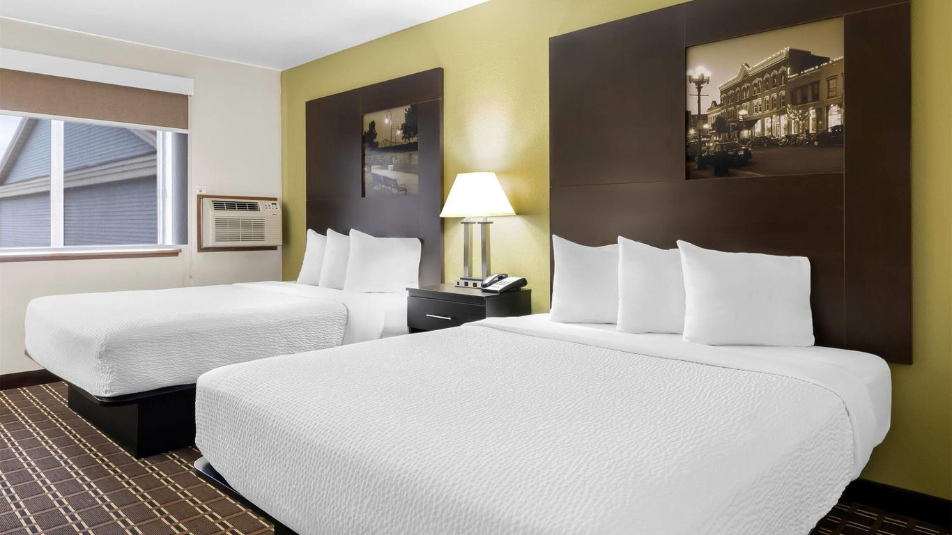 Super 8 by Wyndham La Crosse