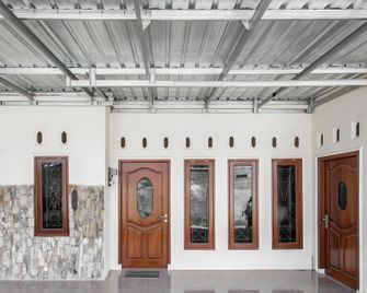 OYO 93582 Liani Homestay Syariah - Mataram - Lobby