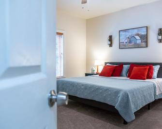 Peaceful 4BR House Nestled in Tellico Village! Hot Tub, King Beds, Dog Friendly! - Loudon - Ložnice