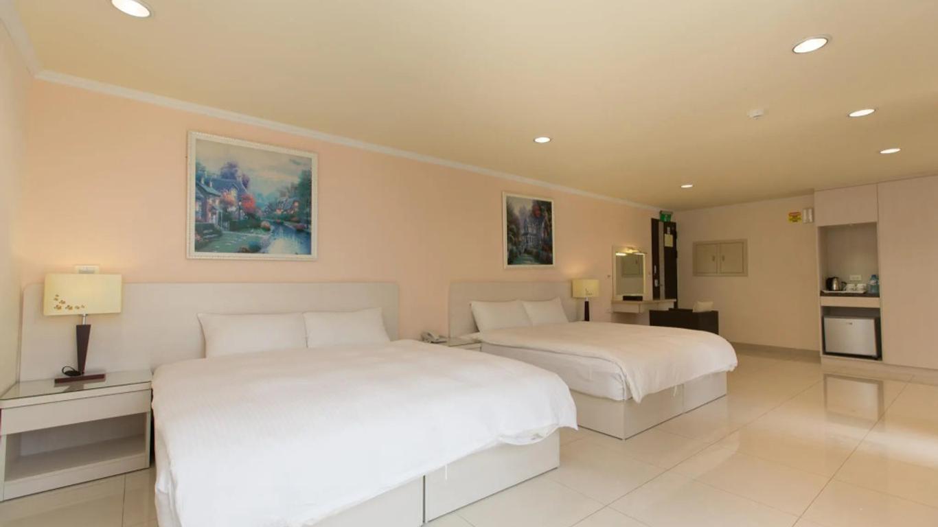 F Hotel - Sanyi