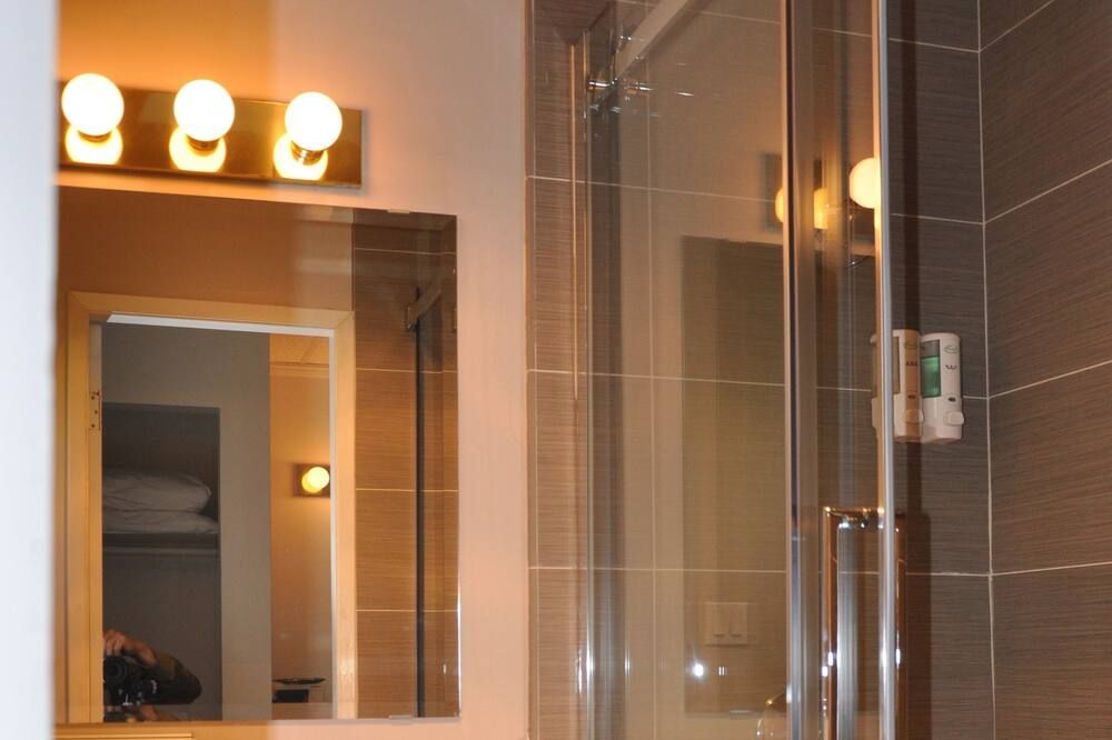 Alpine Inn & Suites - רבלסטוק - חדר רחצה