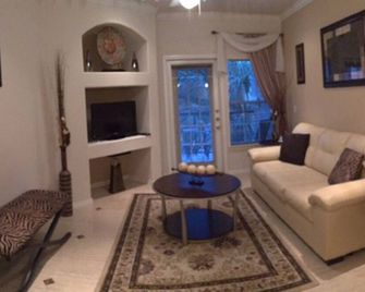 Luxury Executive Condo Exceptional Location !!! - League City - Obývací pokoj