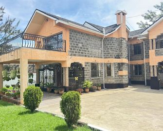 Lux Suites Lakeview Mansion Nakuru - Nakuru - Building