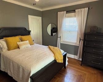 Downtown Russellville Home with Hot Tub - Russellville - Habitación