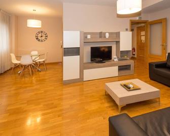 Gestión de Alojamientos Apartments - Pamplona - Living room