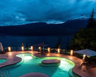 Halcyon Hot Springs Resort - Nakusp