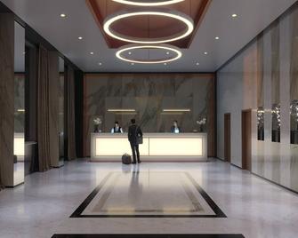 Hotel La Tour - מילטון קיינס - דלפק קבלה