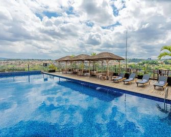 M Hotel Kigali - Kigali - Piscina