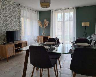 Charmante Maison de 2 chambres - Migennes - Restaurant