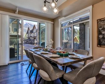 Chakras by Samsara Resort|Private Hot Tub|Private Entry|Panorama Top View|4 - Canmore - Comedor